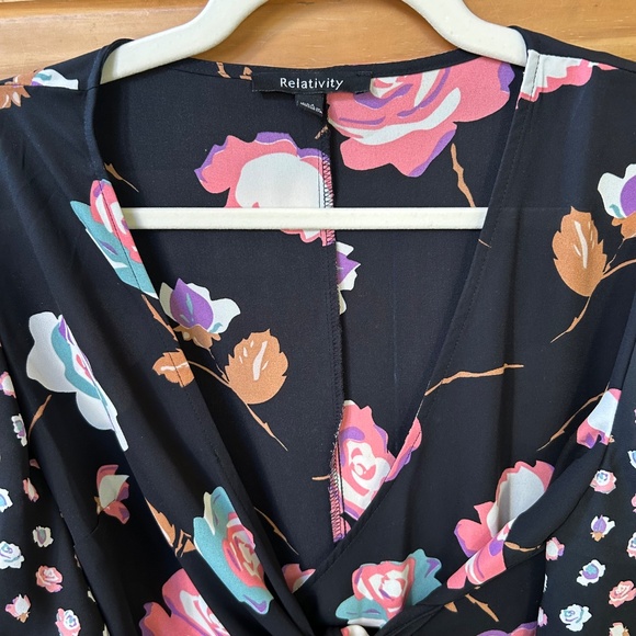 Relativity Top Black Floral Front Wrap 3/4 Sleeve Women's Size Medium - Picture 5 of 8